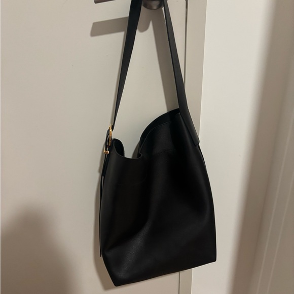 Madewell Black Essential Black Bucket Bag Tote - Picture 2 of 4